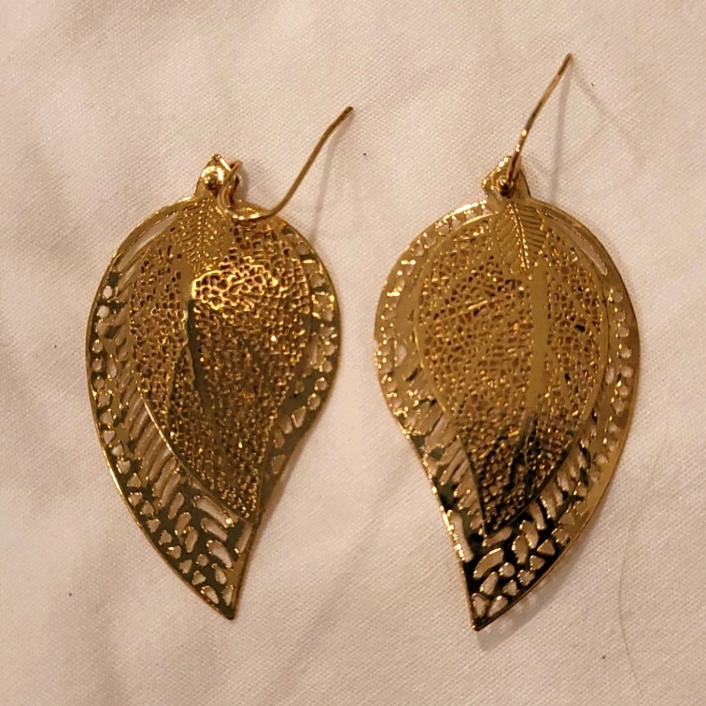 2" Gold tone, Double leaf, Dangle Earrings